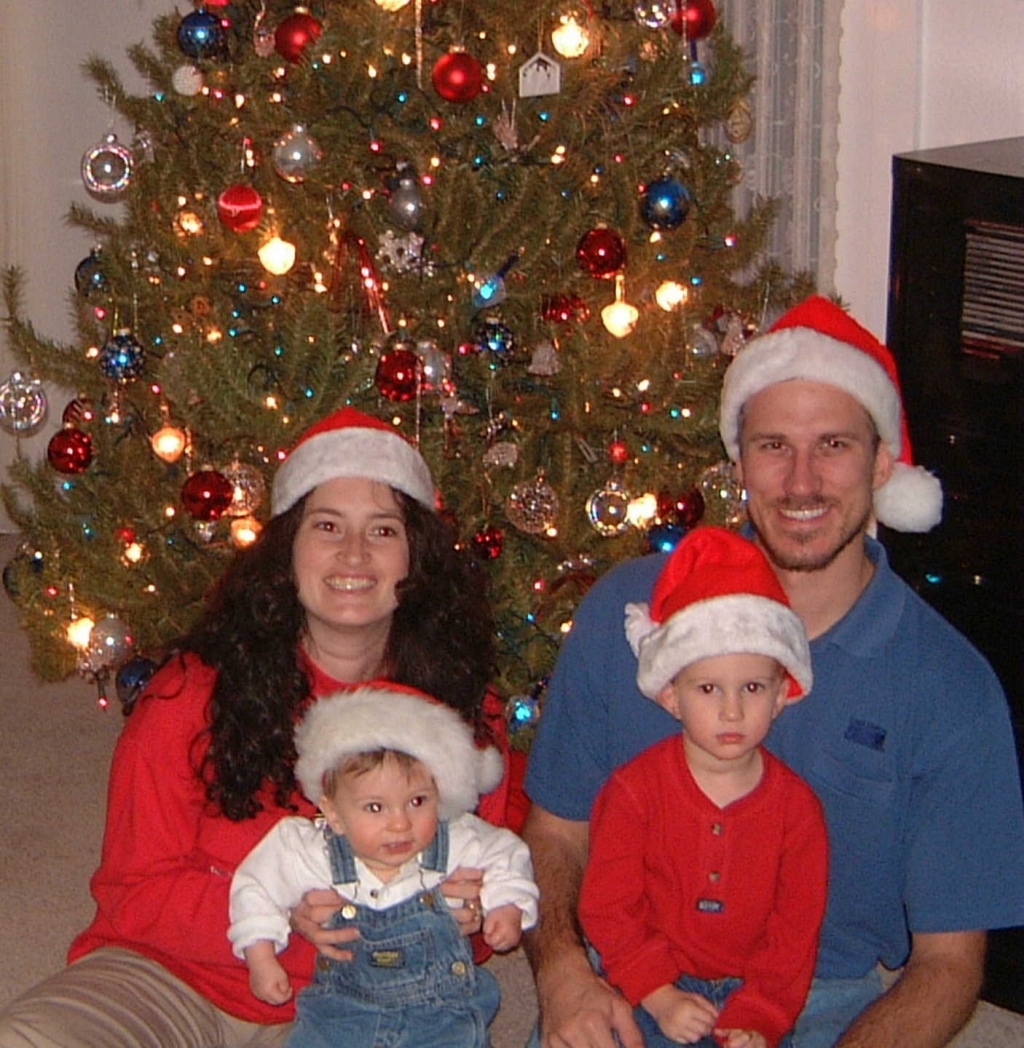 Hildebrand Christmas ScreenSaver/1024x768_2001-12 Red White & Blue Christmas 03.jpg